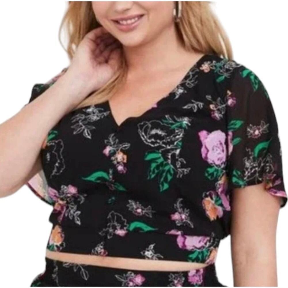 Torrid Black Floral Chiffon Cropped Smocked Back Top Size 3 3xBoho Romantic